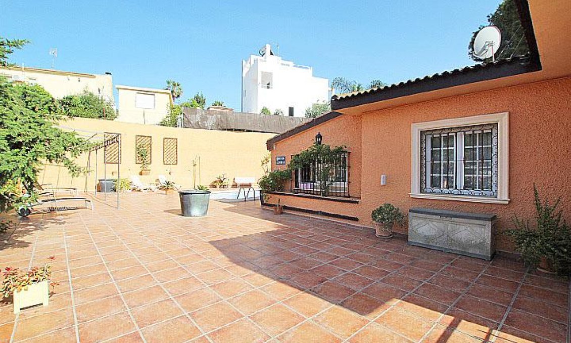 Használt Ingatlanok - Villa -
Torrevieja - Costa Blanca