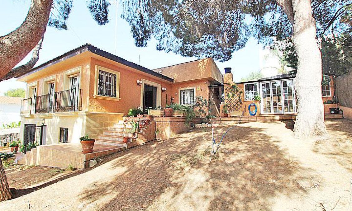 Használt Ingatlanok - Villa -
Torrevieja - Costa Blanca