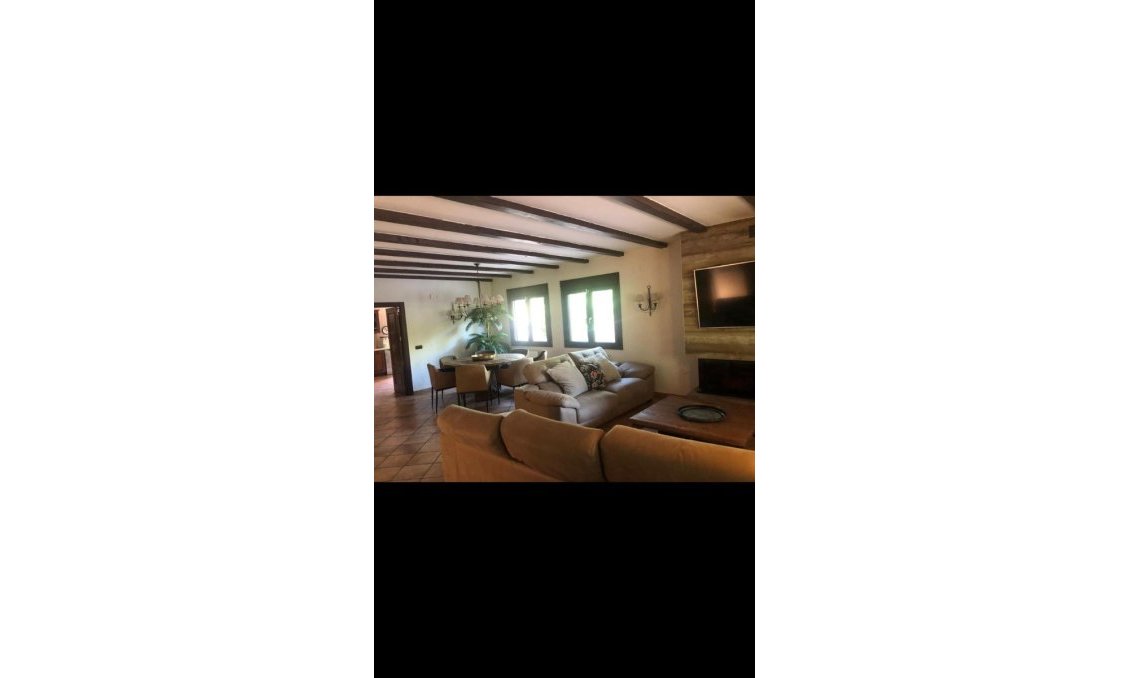 Segunda mano - Villa -
Elda - Inland