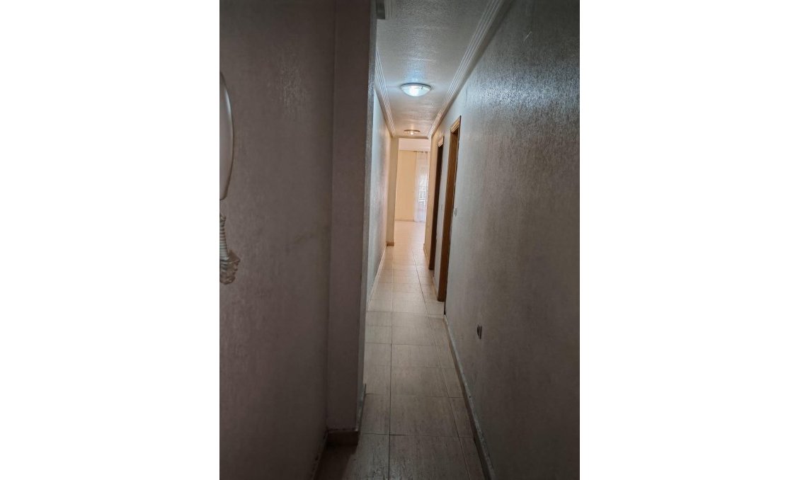 Revente - Appartement -
Torrevieja - Centro