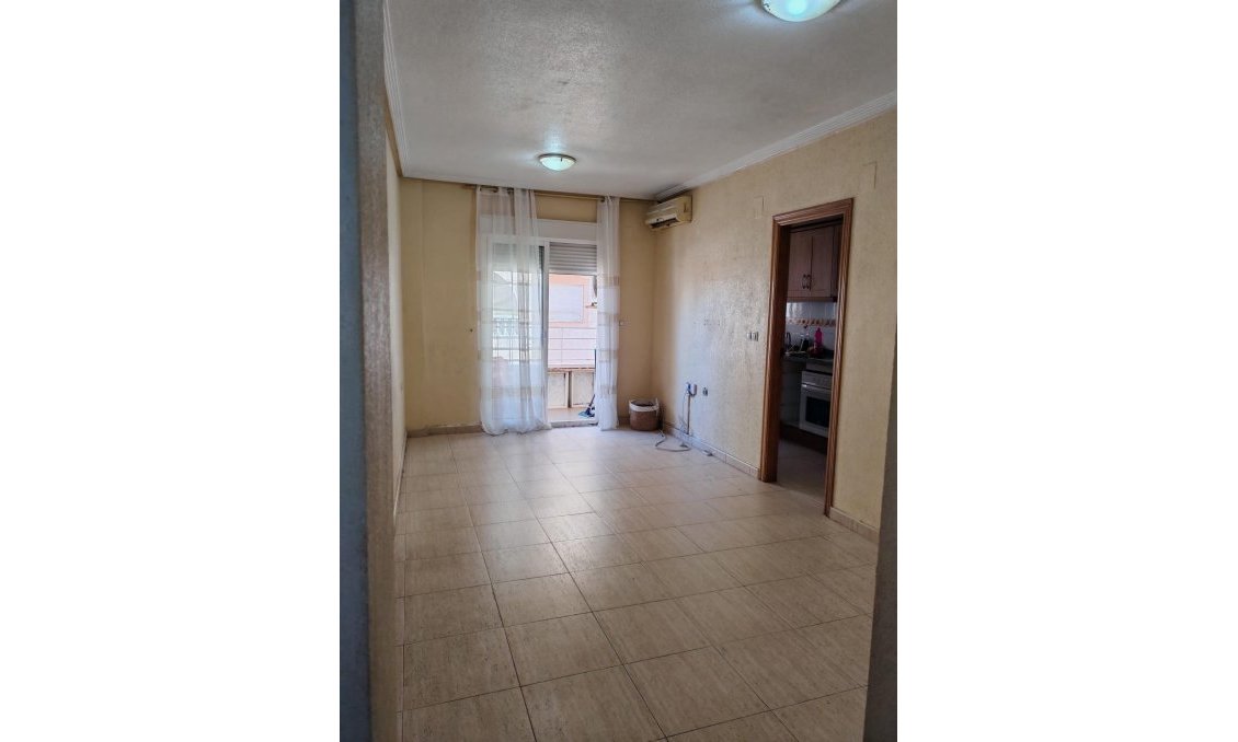 Revente - Appartement -
Torrevieja - Centro