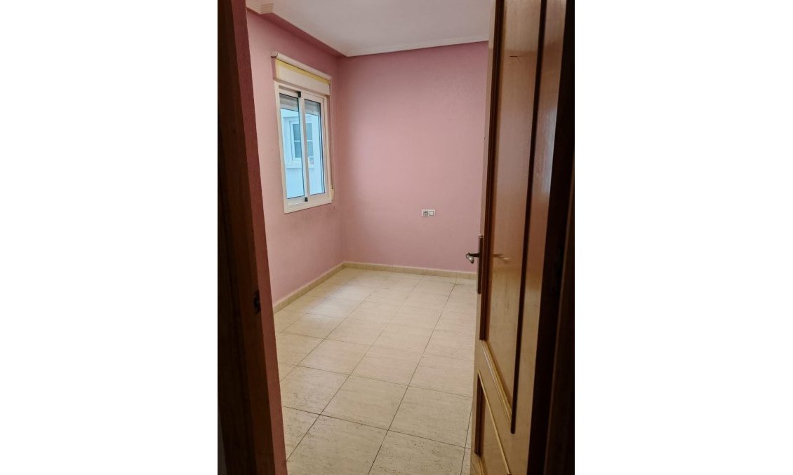 Revente - Appartement -
Torrevieja - Centro