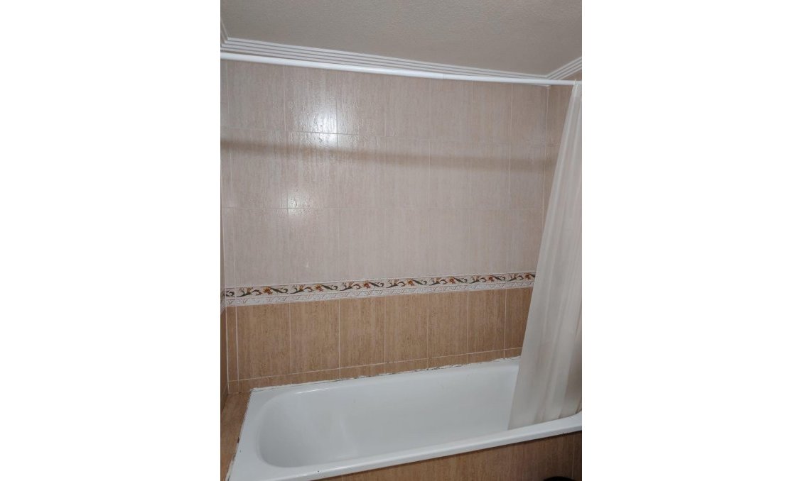 Revente - Appartement -
Torrevieja - Centro