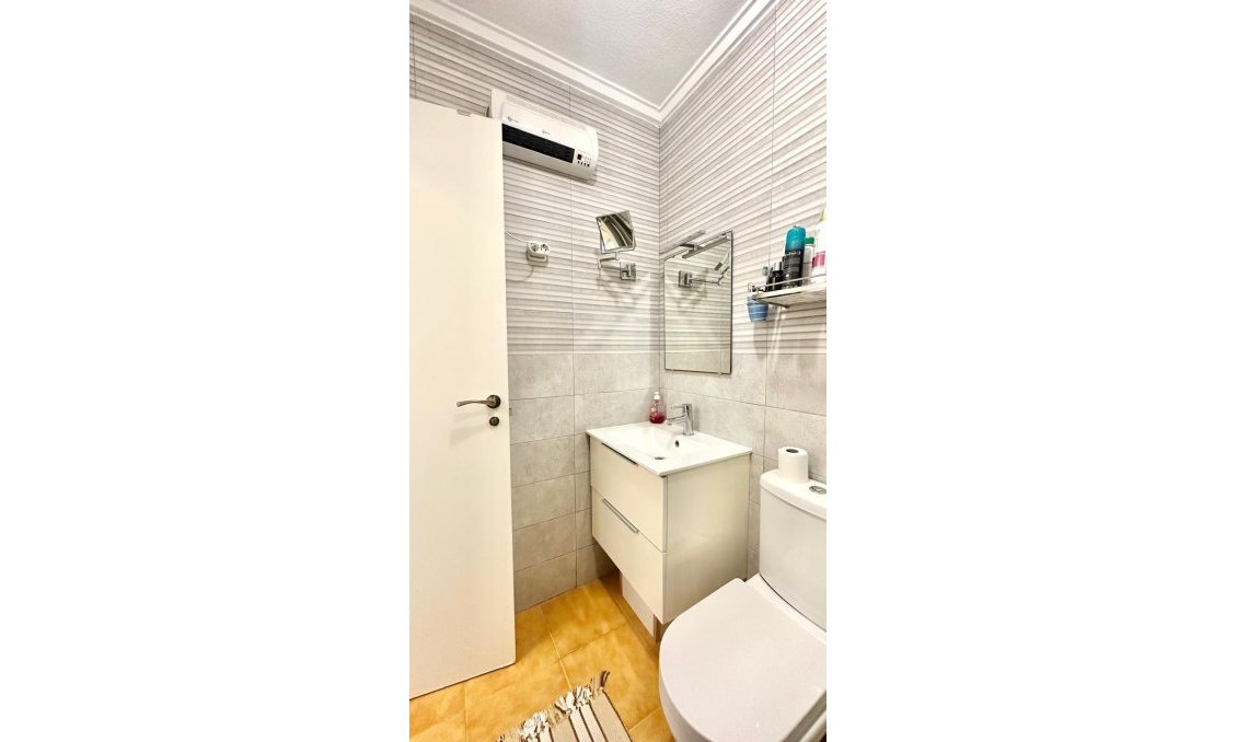 Revente - Appartement -
Torrevieja - Estacion De Autobuses