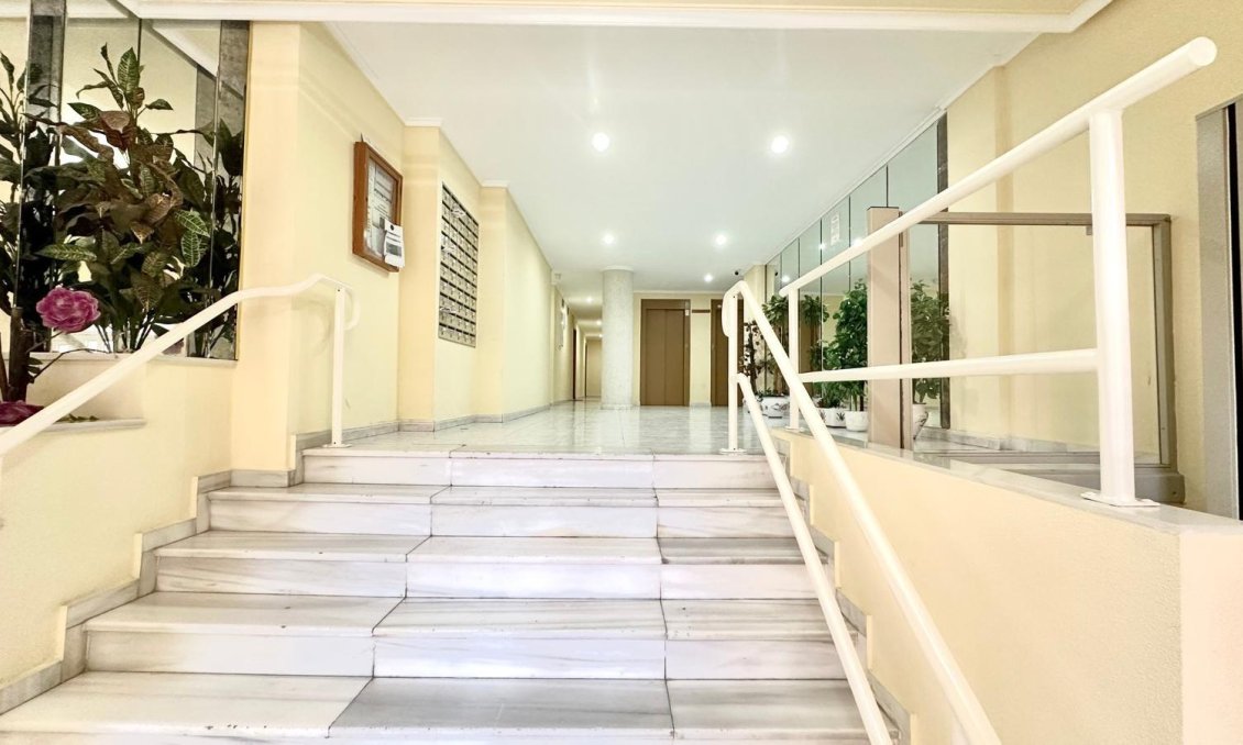 Revente - Appartement -
Torrevieja - Centro