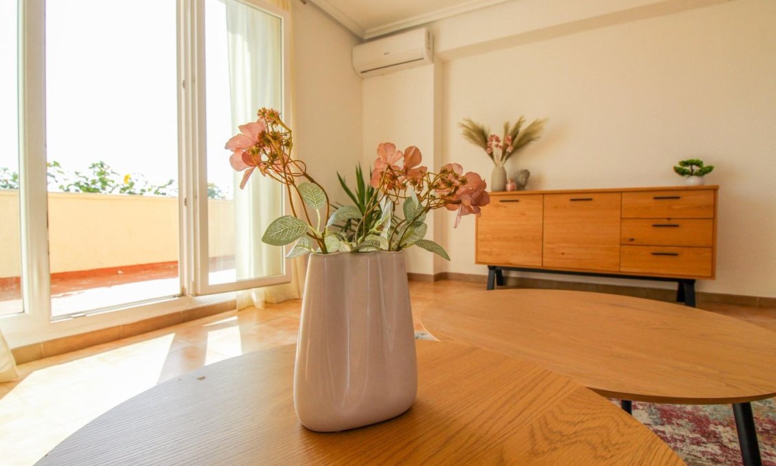 Használt Ingatlanok - Tetőtéri lakás -
Torrevieja - Punta Prima