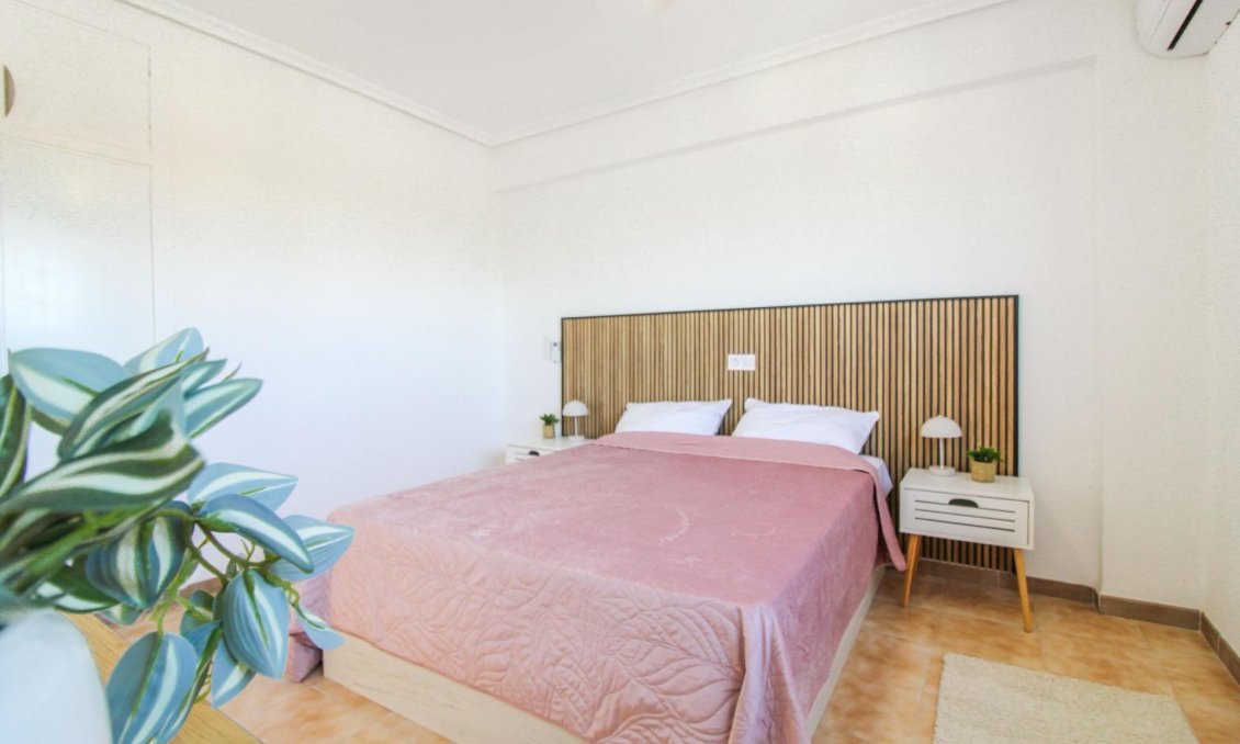 Használt Ingatlanok - Tetőtéri lakás -
Torrevieja - Punta Prima