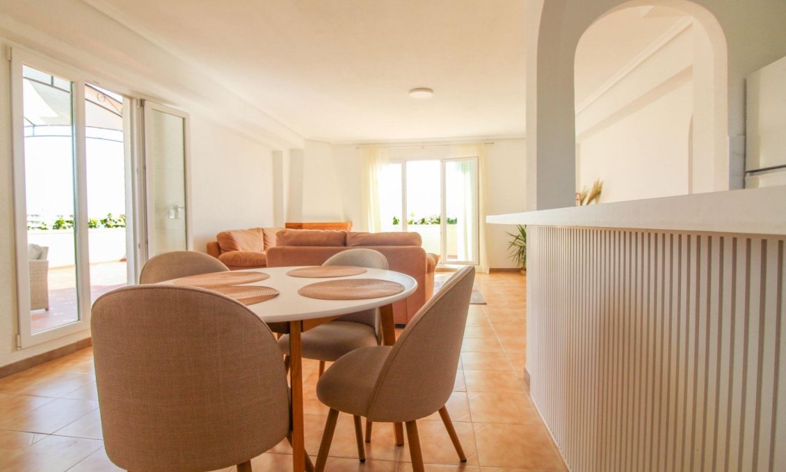 Használt Ingatlanok - Tetőtéri lakás -
Torrevieja - Punta Prima