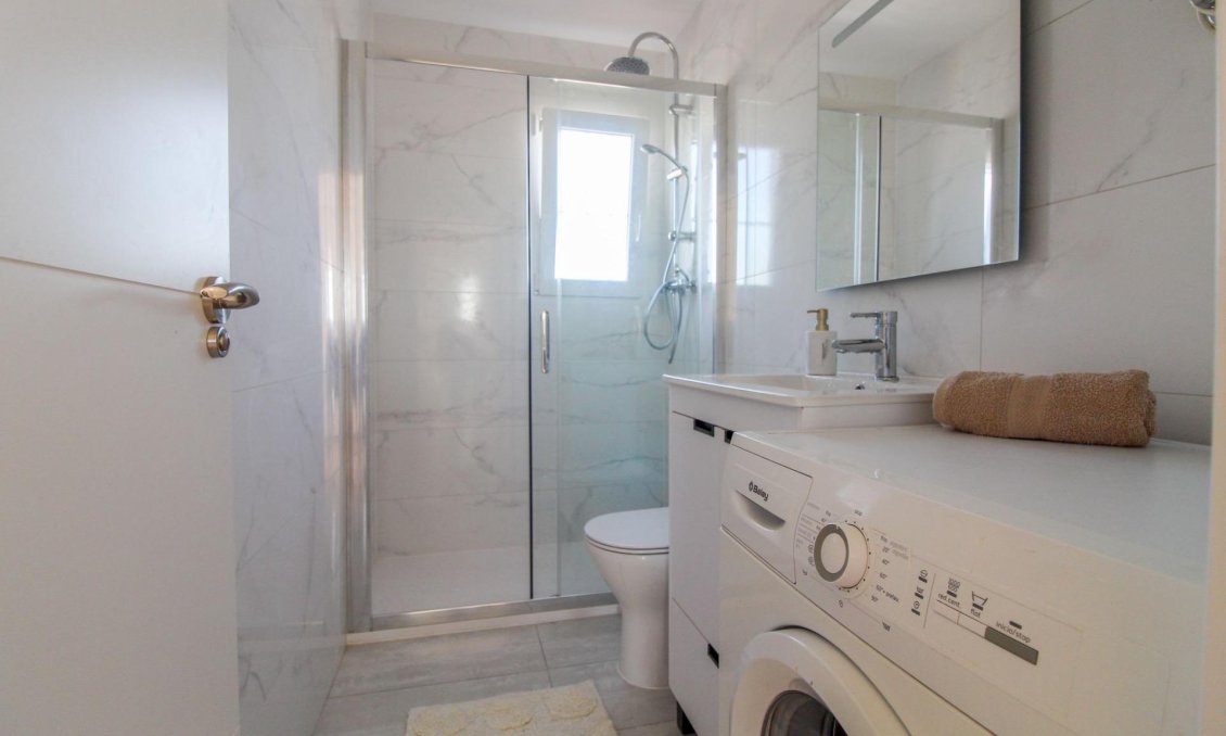 Használt Ingatlanok - Tetőtéri lakás -
Torrevieja - Punta Prima