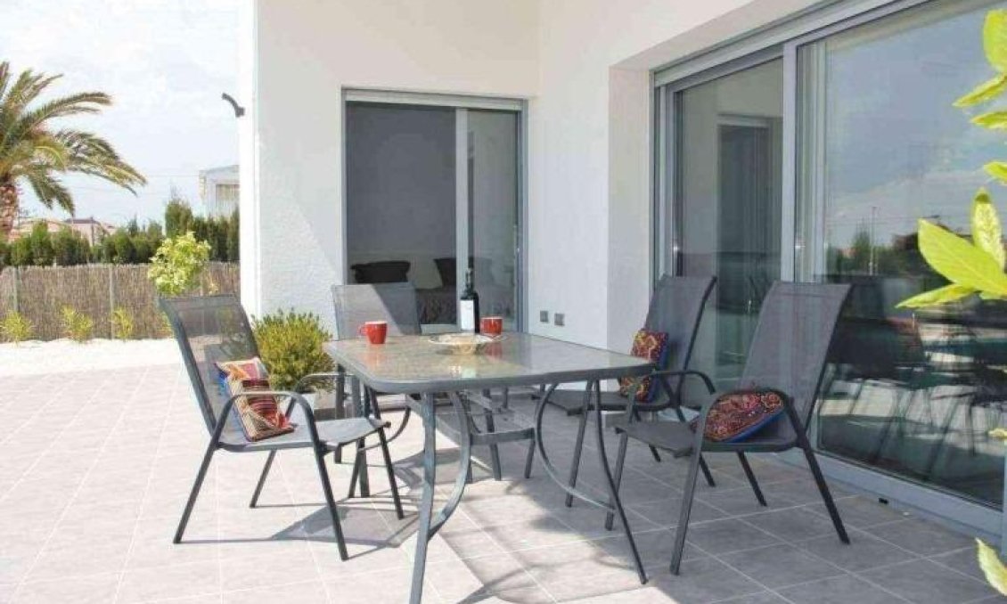 Obra nueva - Villa -
Rafal - polideportivo