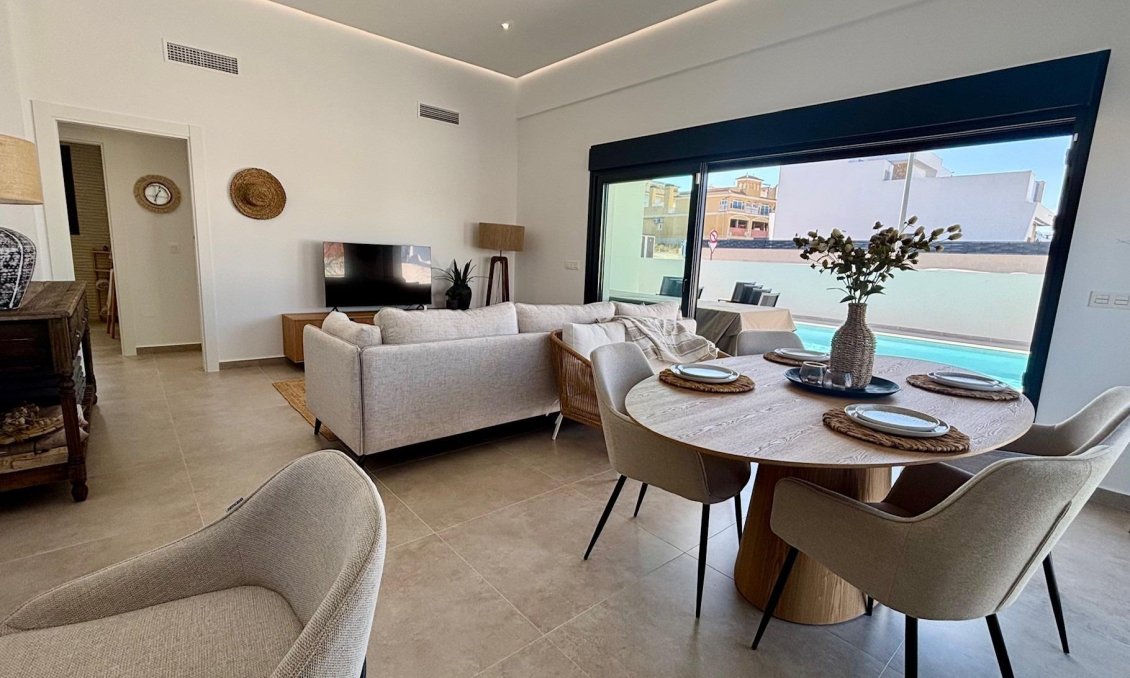 Obra nueva - Villa -
Rafal - polideportivo