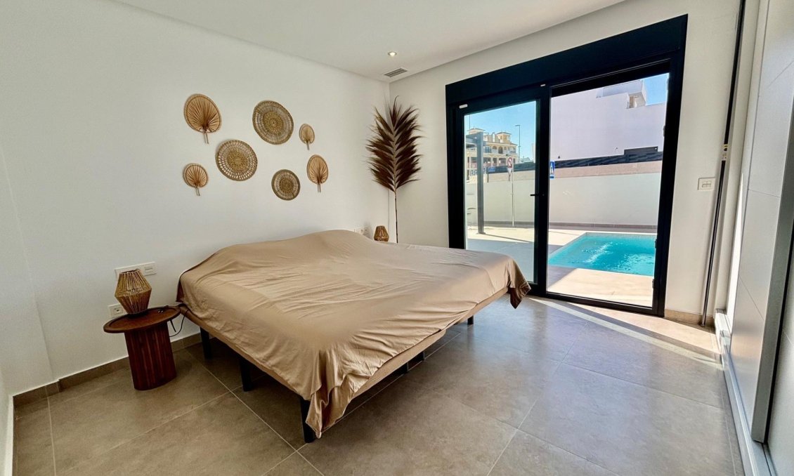 Obra nueva - Villa -
Rafal - polideportivo