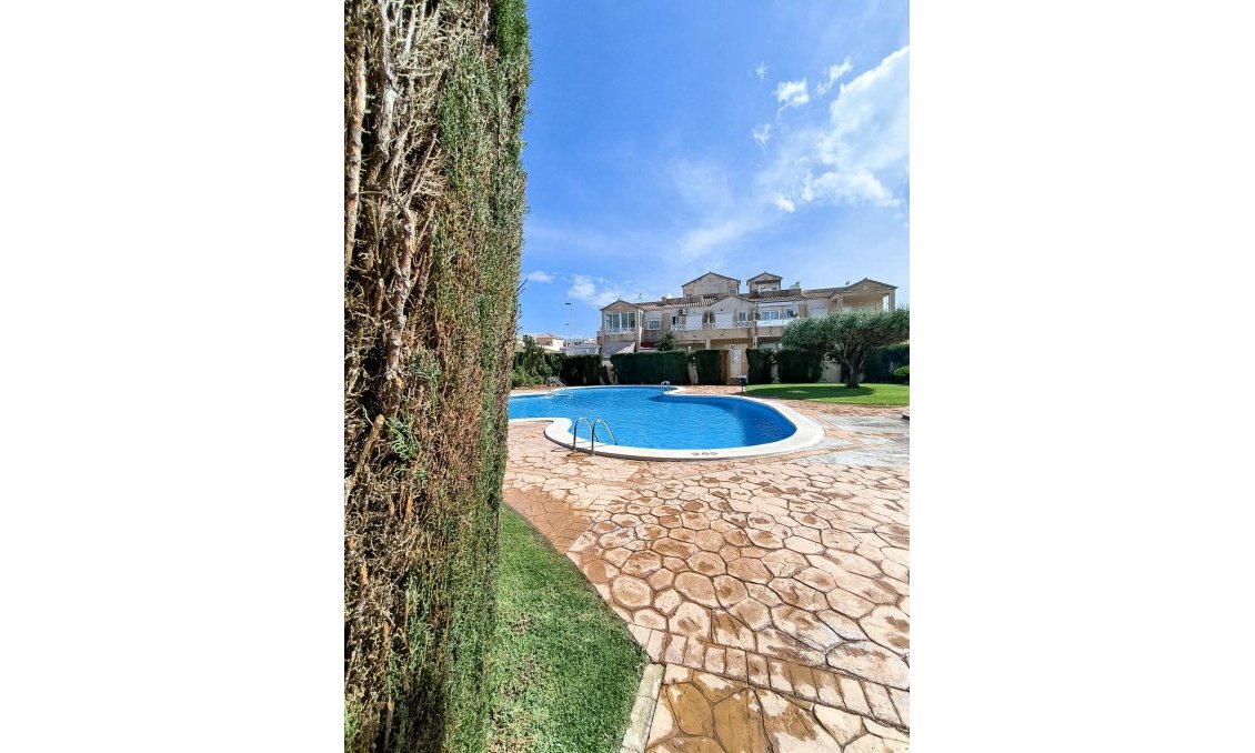 Resale - Bungalow -
Torrevieja - Parque Acuático - Sector 25