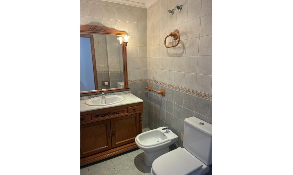 Segunda mano - Apartamento -
Almoradí - Centro