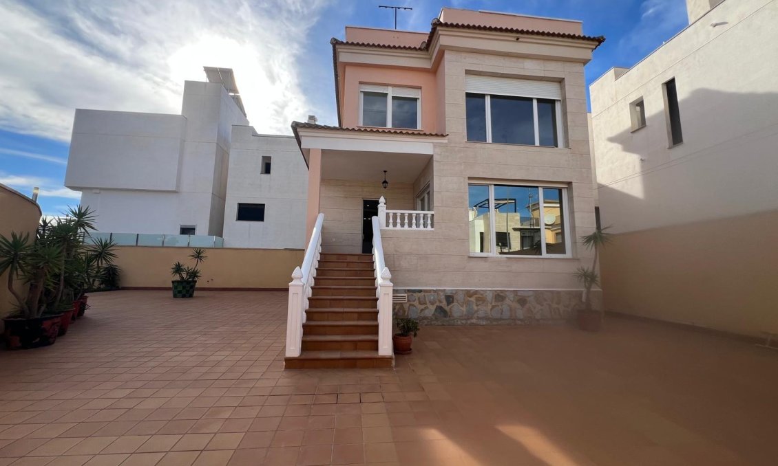 Segunda mano - Villa -
Orihuela Costa - Villamartín-las Filipinas