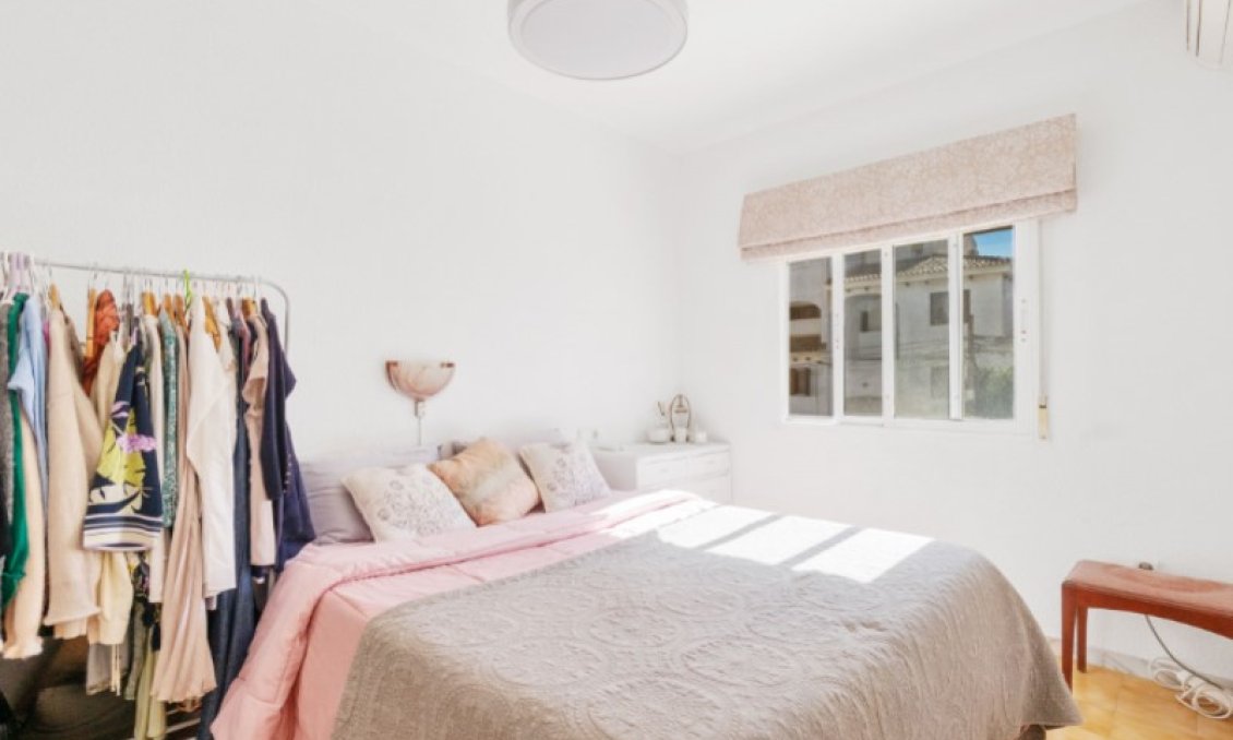 Használt Ingatlanok - Sorház -
Torrevieja - Costa Blanca