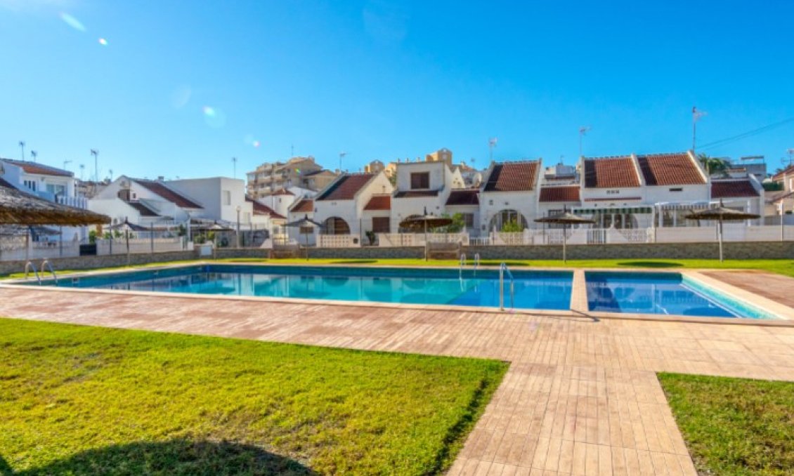 Használt Ingatlanok - Sorház -
Torrevieja - Costa Blanca