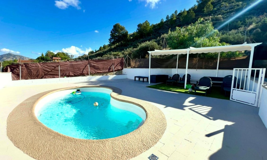 Használt Ingatlanok - Villa -
Elda - Inland