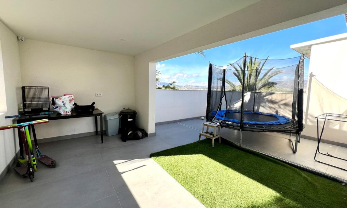 Használt Ingatlanok - Villa -
Elda - Inland