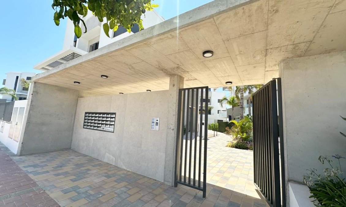 Segunda mano - Apartamento -
Santa Rosalia Resort - Inland