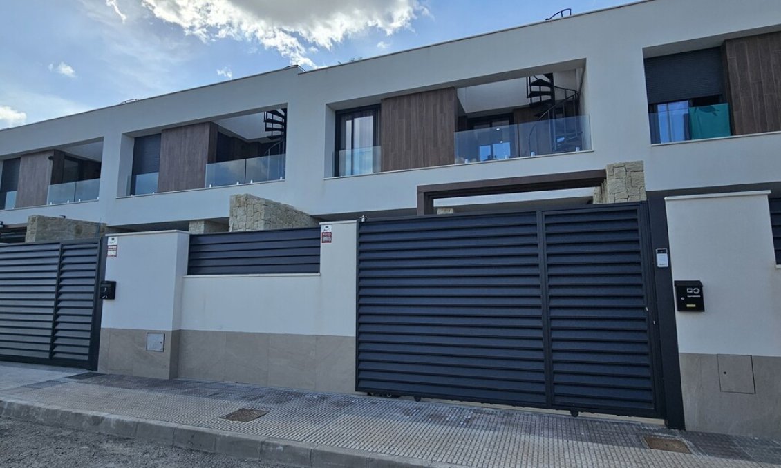 Segunda mano - Villa -
Dolores - Sector 4