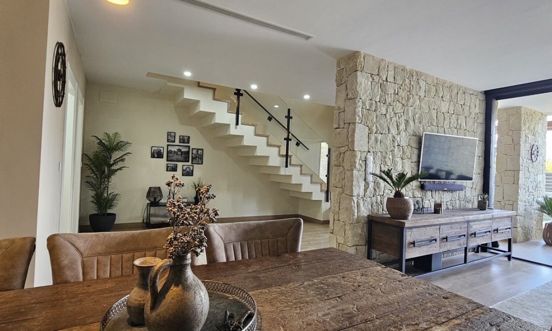 Segunda mano - Villa -
Dolores - Sector 4