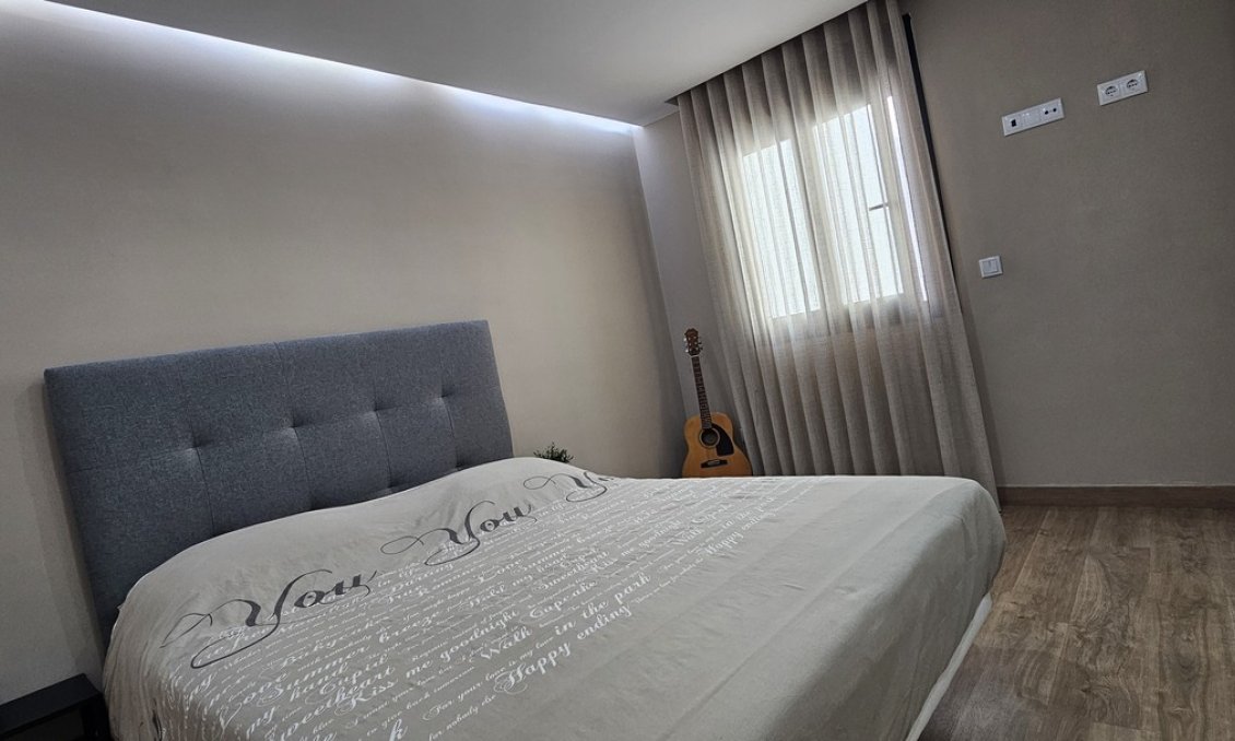 Segunda mano - Villa -
Dolores - Sector 4