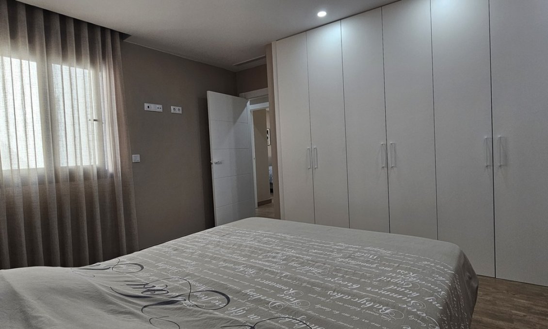 Segunda mano - Villa -
Dolores - Sector 4