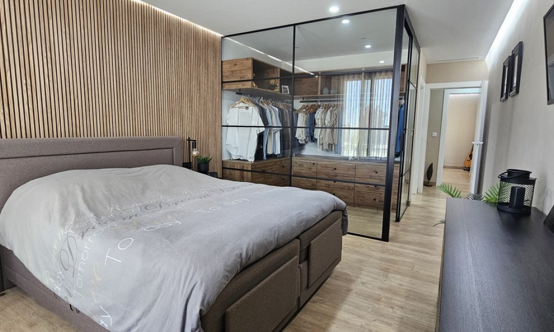 Segunda mano - Villa -
Dolores - Sector 4