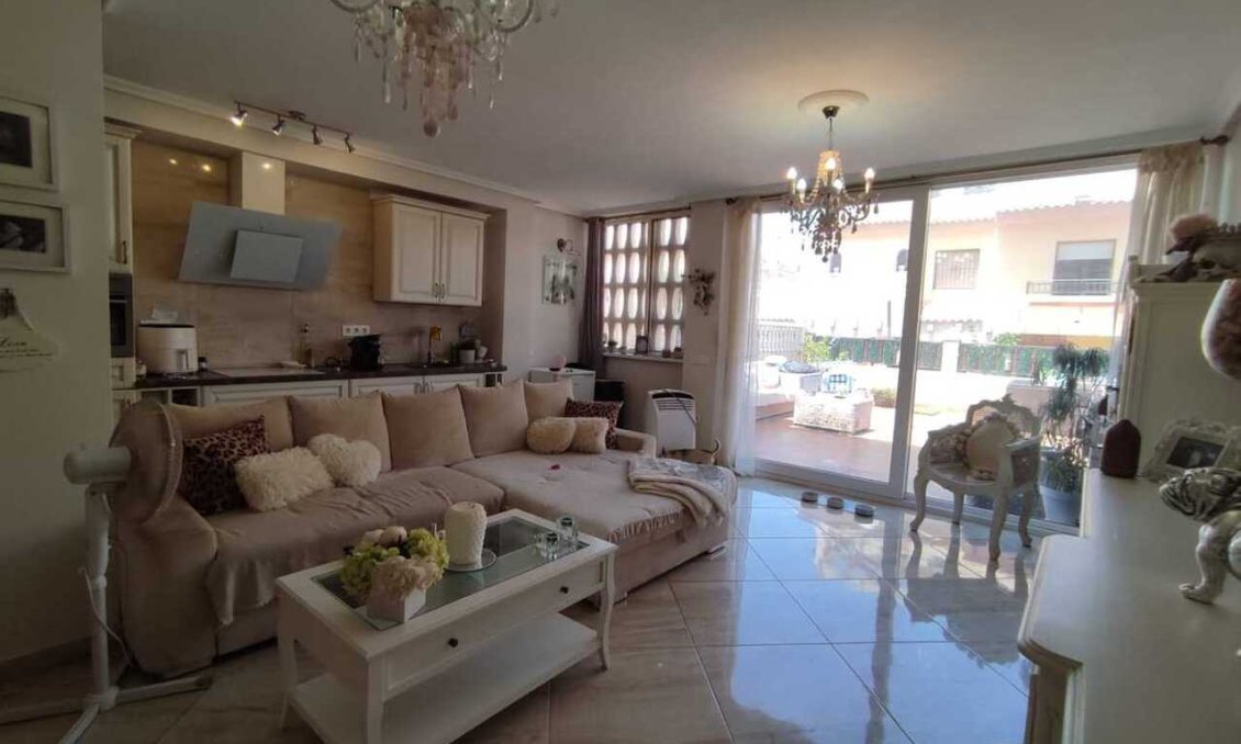 Segunda mano - Duplex -
La Florida - Inland