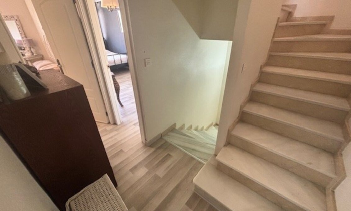 Segunda mano - Duplex -
La Florida - Inland