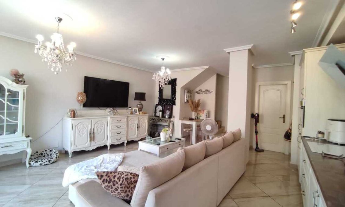 Segunda mano - Duplex -
La Florida - Inland