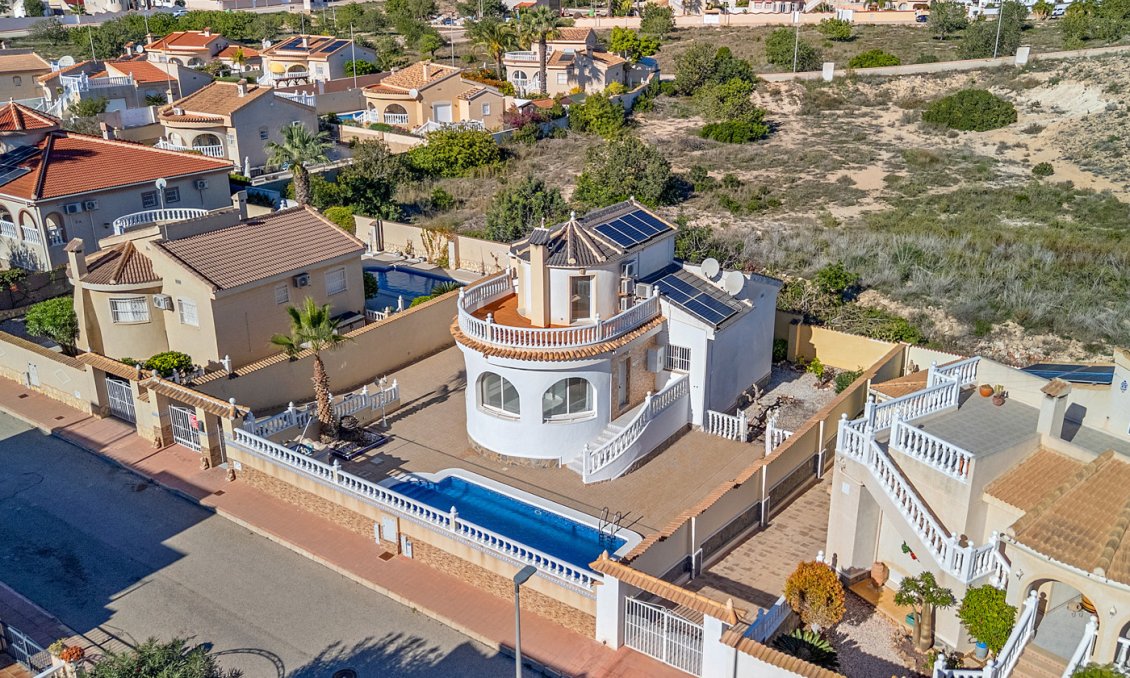 Segunda mano - Villa -
Rojales - Inland