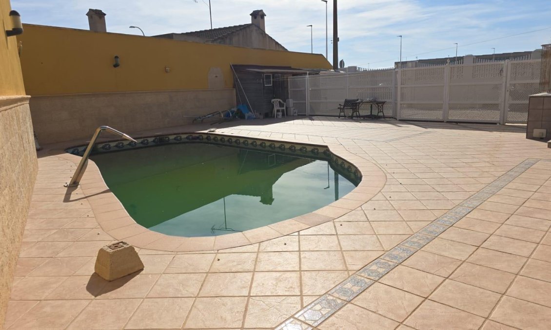 Resale - Villa -
Pilar de la Horadada