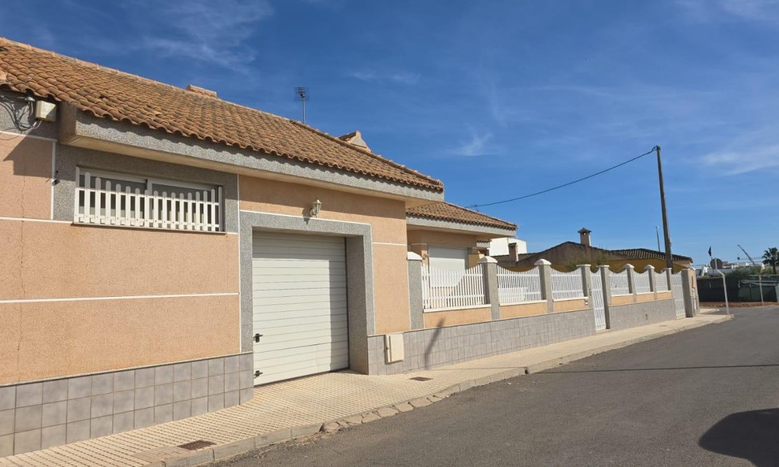 Resale - Villa -
Pilar de la Horadada