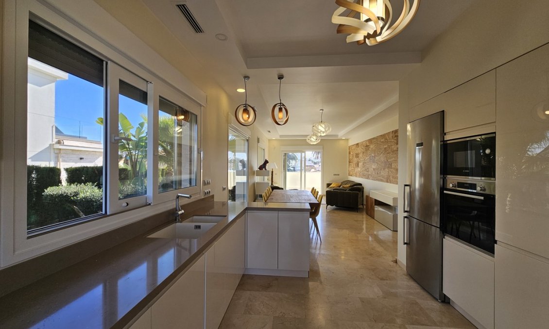 Segunda mano - Villa -
La Zenia - Costa Blanca