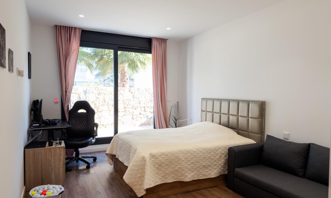 Segunda mano - Villa -
Orihuela - Las Colinas Golf