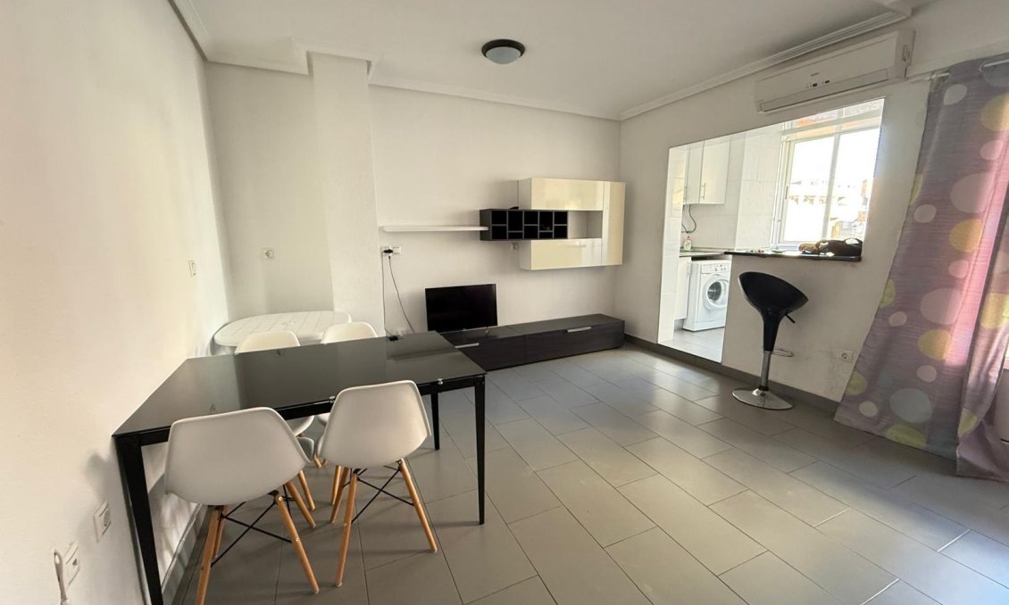 Segunda mano - Apartamento -
Torrevieja - Las Piscinas Naturales