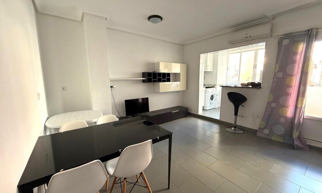 Segunda mano - Apartamento -
Torrevieja - Las Piscinas Naturales