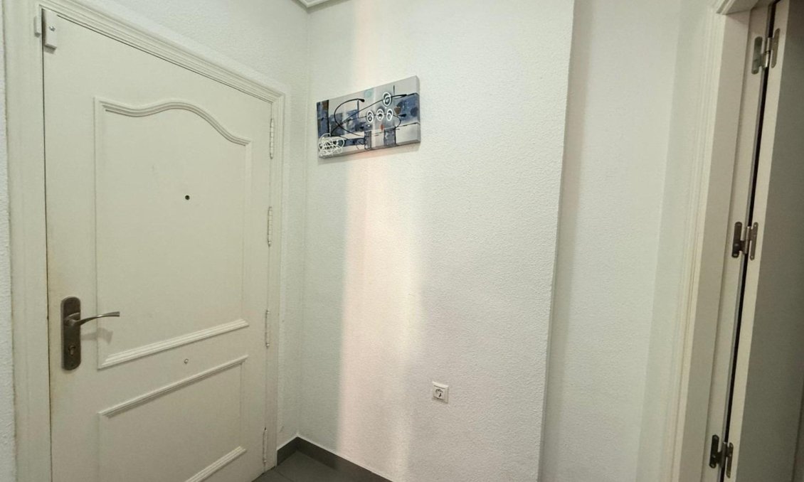 Segunda mano - Apartamento -
Torrevieja - Las Piscinas Naturales