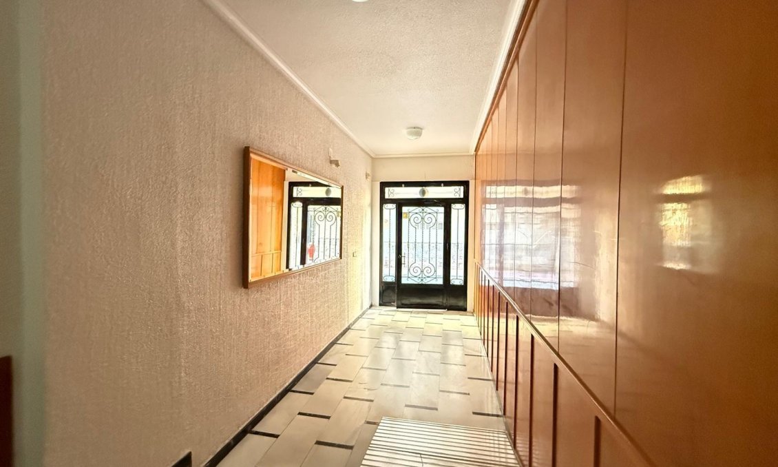 Segunda mano - Apartamento -
Torrevieja - Las Piscinas Naturales