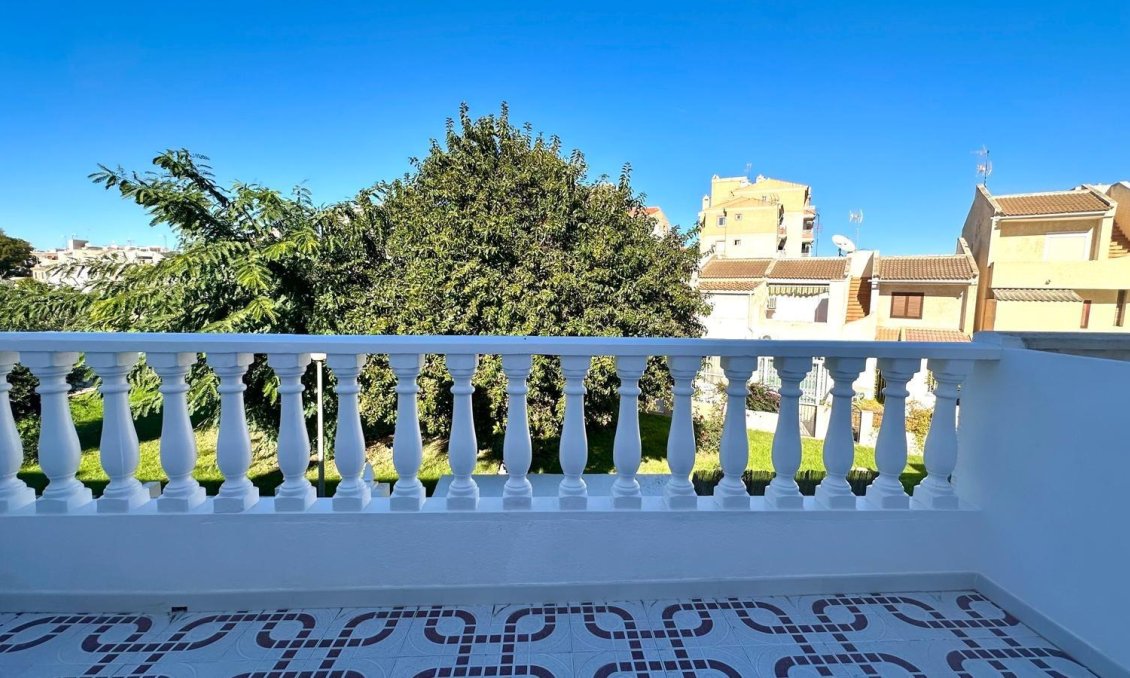 Segunda mano - Town House -
Torrevieja - Estacion De Autobuses