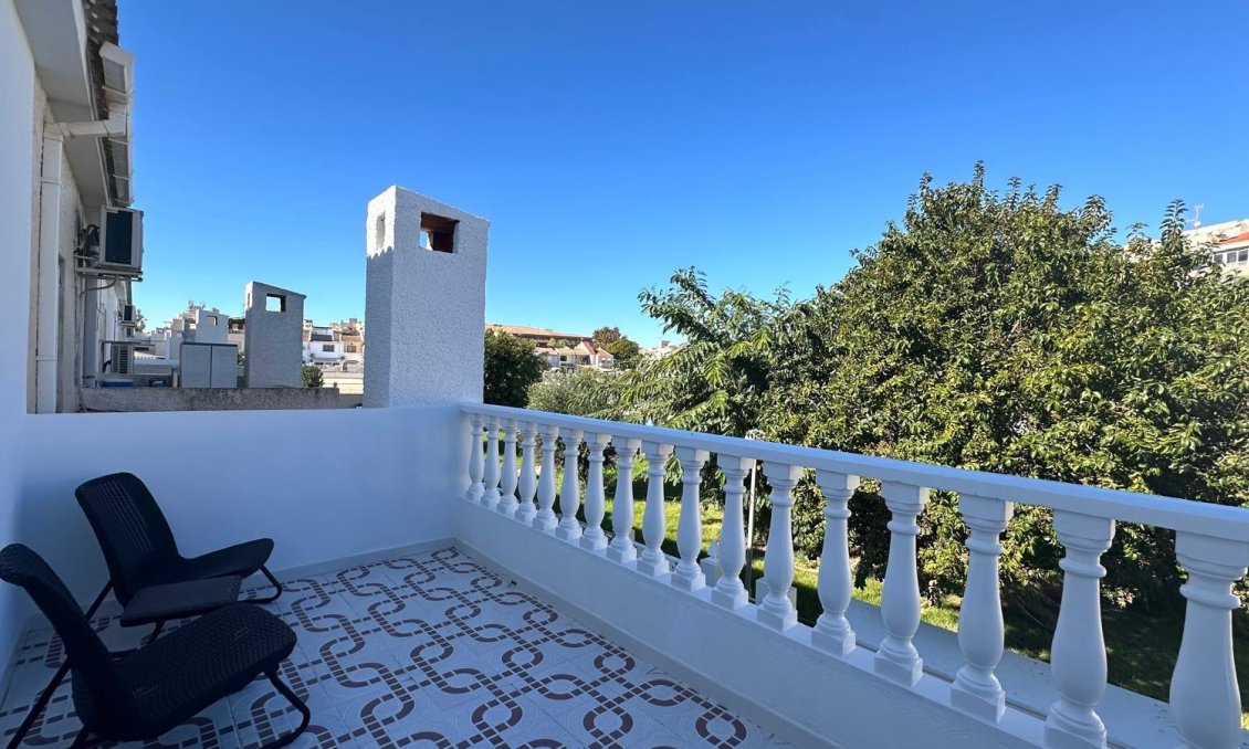 Segunda mano - Town House -
Torrevieja - Estacion De Autobuses