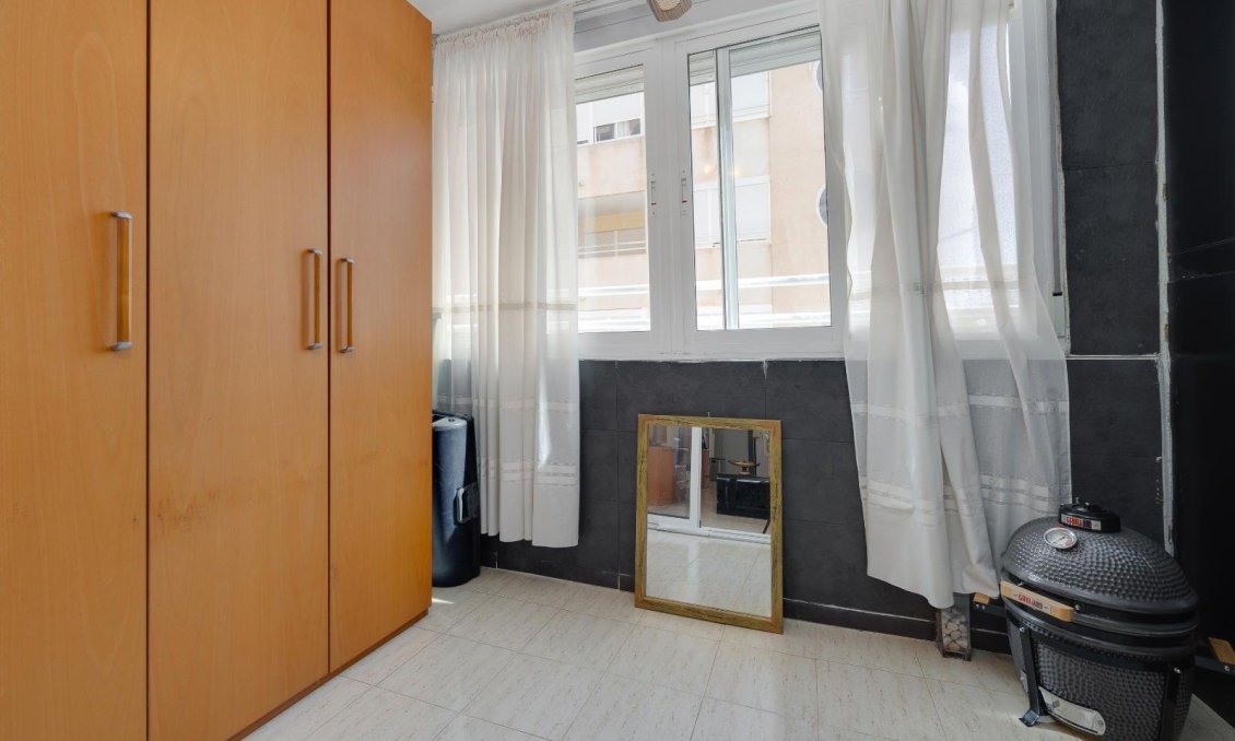 Resale - Apartment -
Torrevieja - La Siesta - El Salado - Torreta