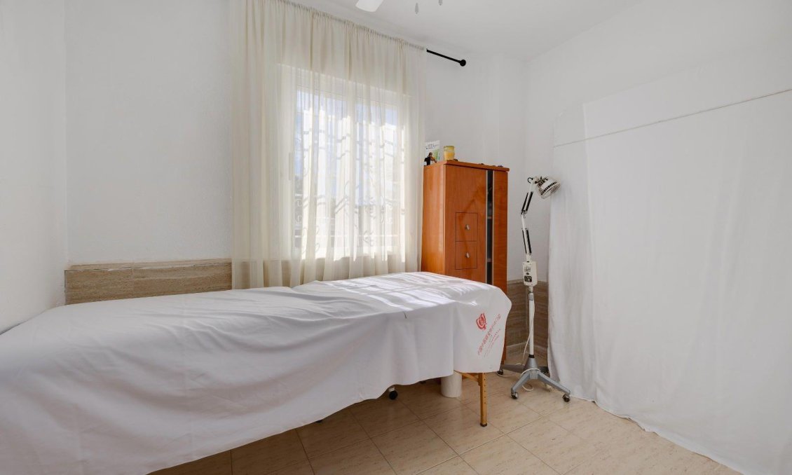 Resale - Apartment -
Torrevieja - La Siesta - El Salado - Torreta