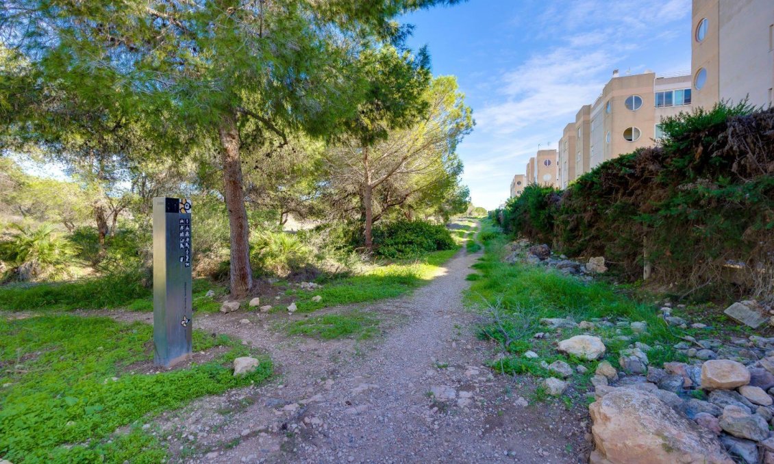 Resale - Apartment -
Torrevieja - La Siesta - El Salado - Torreta