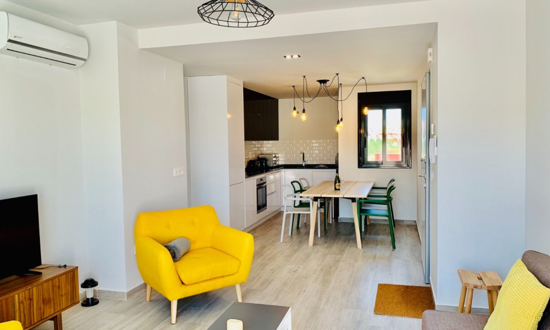 Segunda mano - Apartamento -
San Miguel de Salinas - Inland