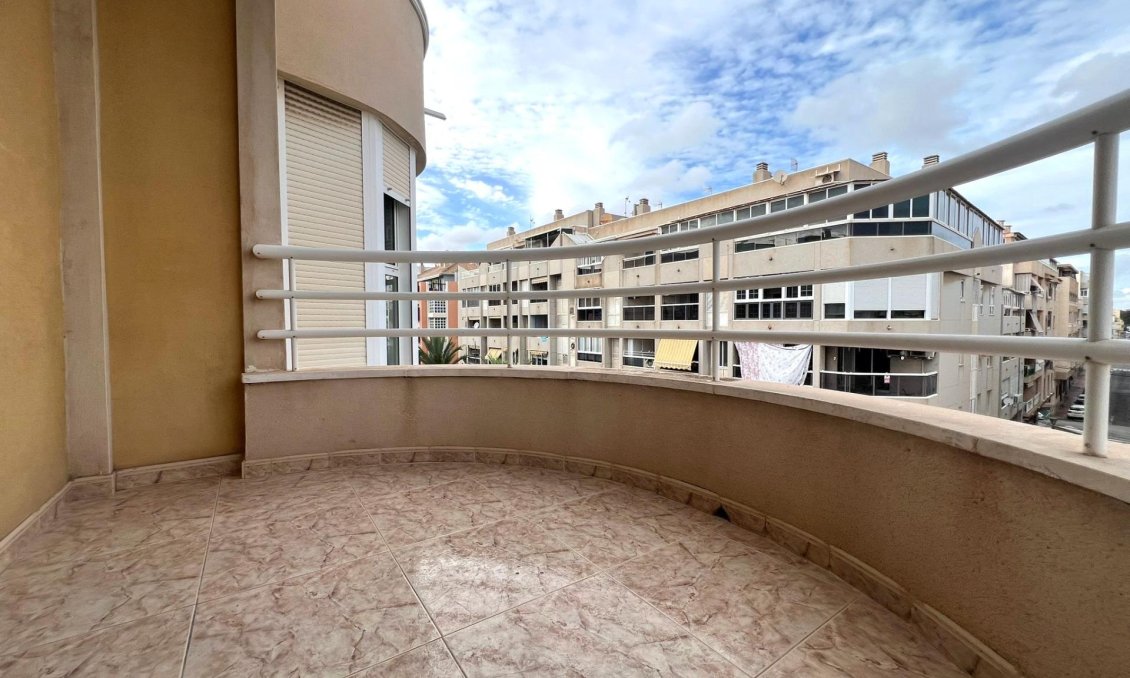 Revânzare - Apartament -
Torrevieja