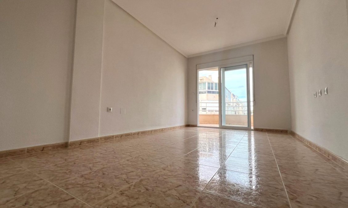 Revânzare - Apartament -
Torrevieja