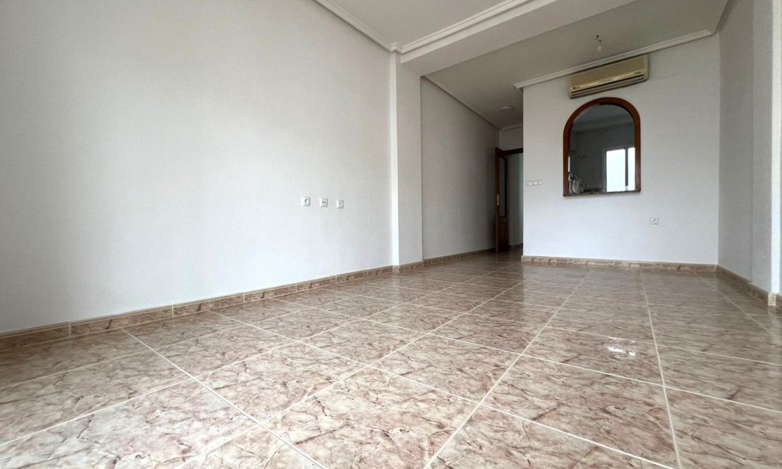 Revânzare - Apartament -
Torrevieja